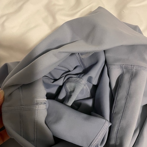 Lululemon Chambray Set EUC Size 4 - Picture 5 of 6